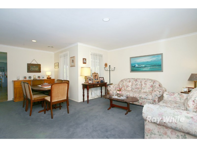 27 Godwin Crescent, Cranbourne North VIC 3977