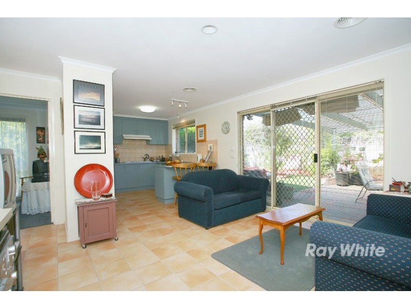 27 Godwin Crescent, Cranbourne North VIC 3977