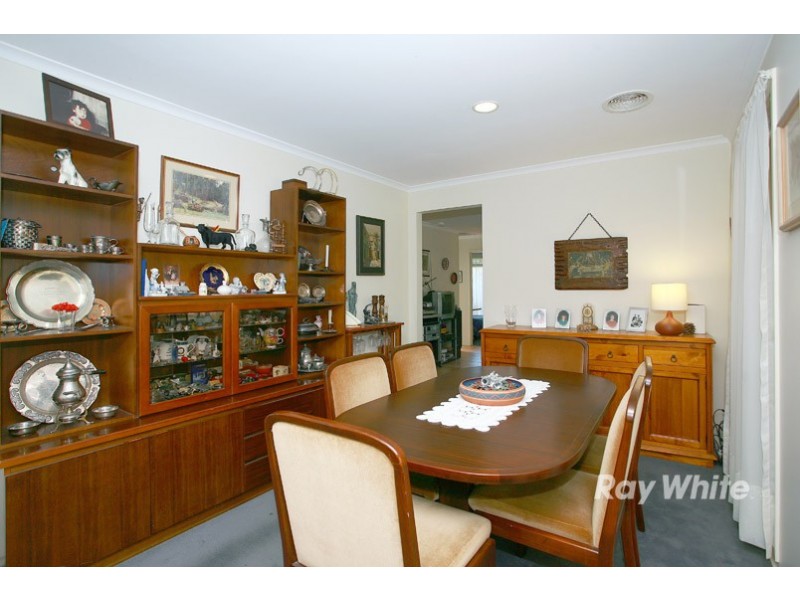 27 Godwin Crescent, Cranbourne North VIC 3977