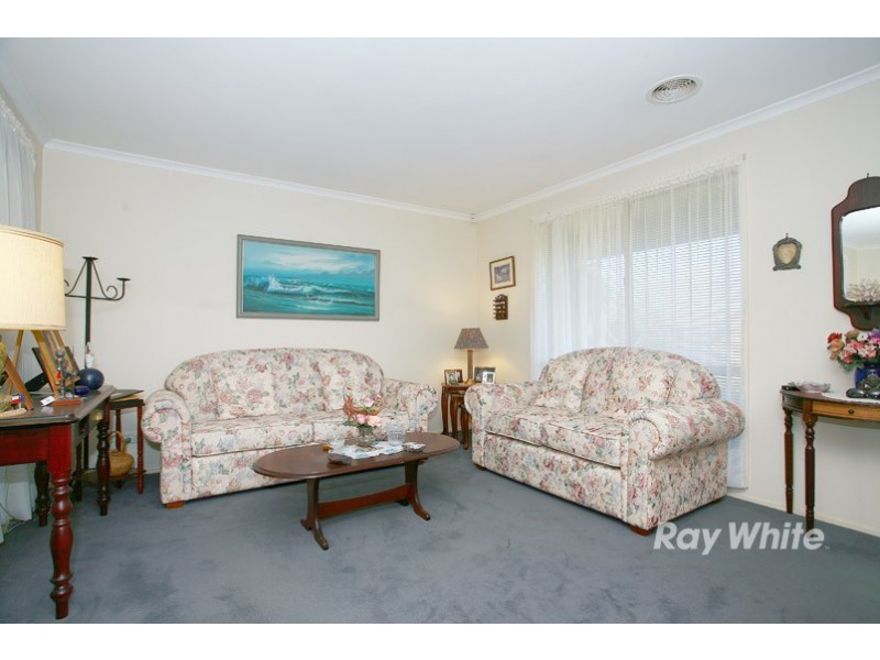 27 Godwin Crescent, Cranbourne North VIC 3977