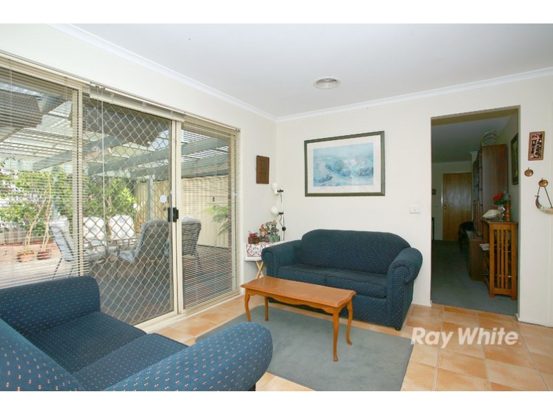 27 Godwin Crescent, Cranbourne North VIC 3977