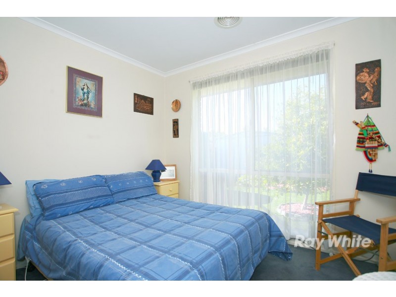 27 Godwin Crescent, Cranbourne North VIC 3977