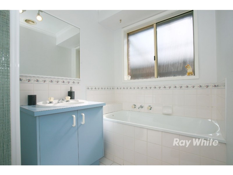 27 Godwin Crescent, Cranbourne North VIC 3977