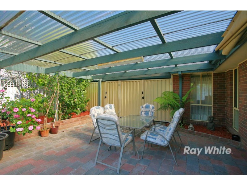 27 Godwin Crescent, Cranbourne North VIC 3977