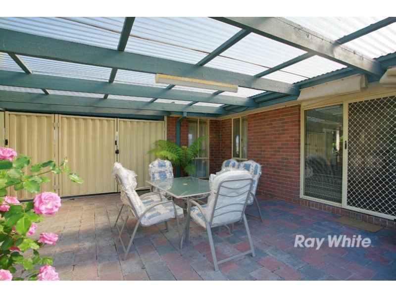 27 Godwin Crescent, Cranbourne North VIC 3977