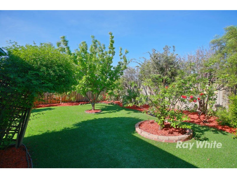 27 Godwin Crescent, Cranbourne North VIC 3977