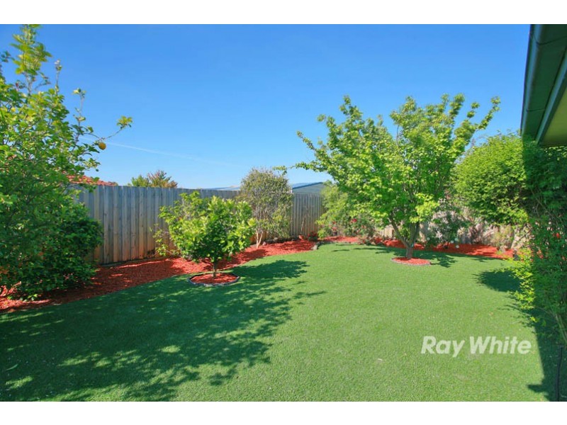 27 Godwin Crescent, Cranbourne North VIC 3977