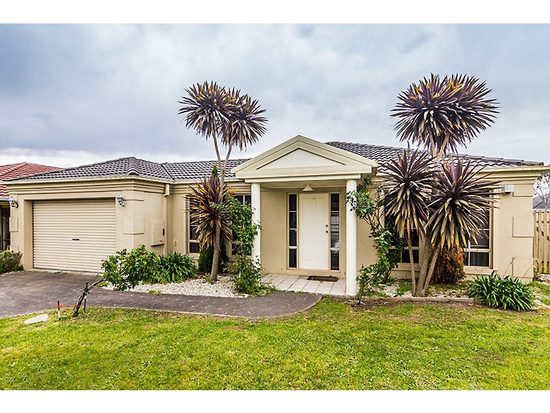 16 Cromwell Lane, Cranbourne East VIC 3977