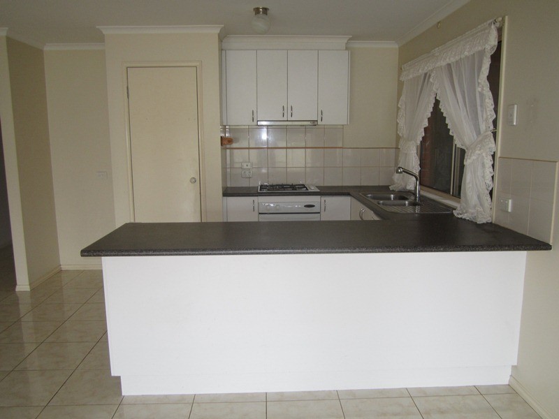 16 Cromwell Lane, Cranbourne East VIC 3977