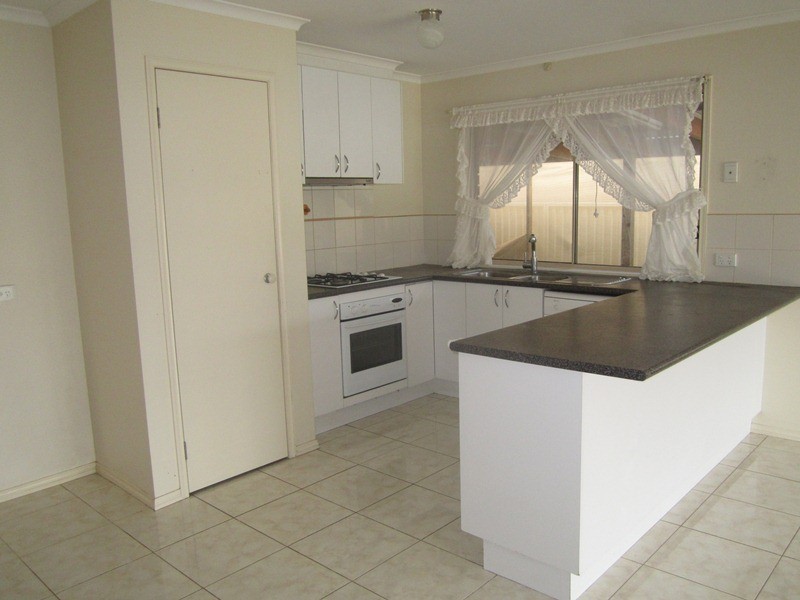 16 Cromwell Lane, Cranbourne East VIC 3977