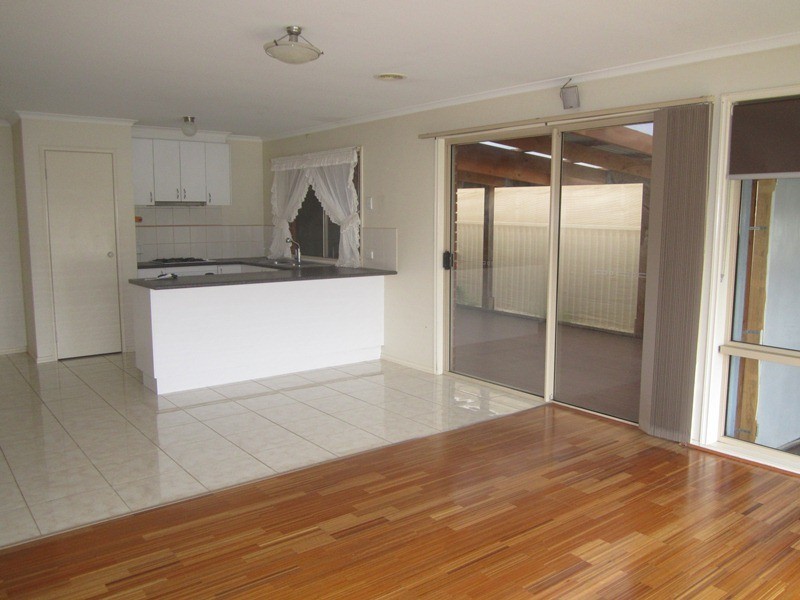 16 Cromwell Lane, Cranbourne East VIC 3977