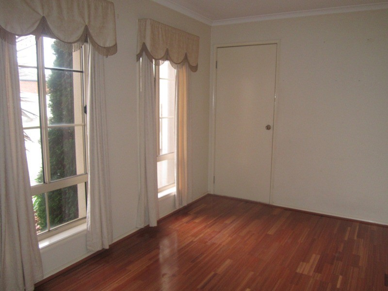 16 Cromwell Lane, Cranbourne East VIC 3977