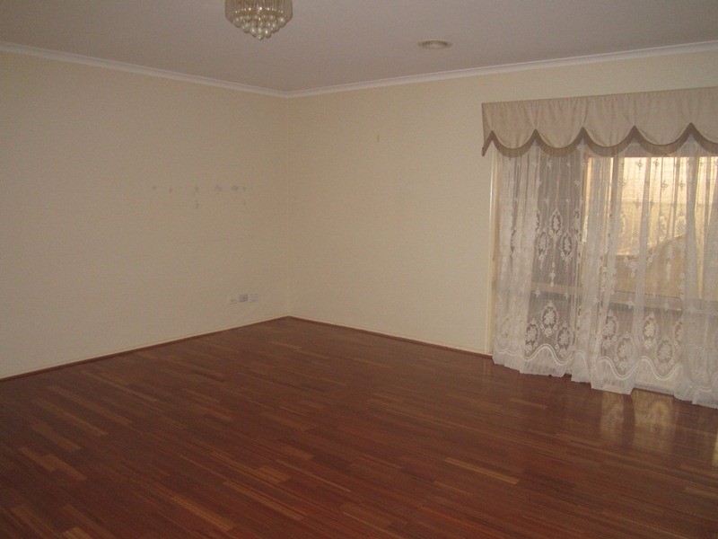 16 Cromwell Lane, Cranbourne East VIC 3977