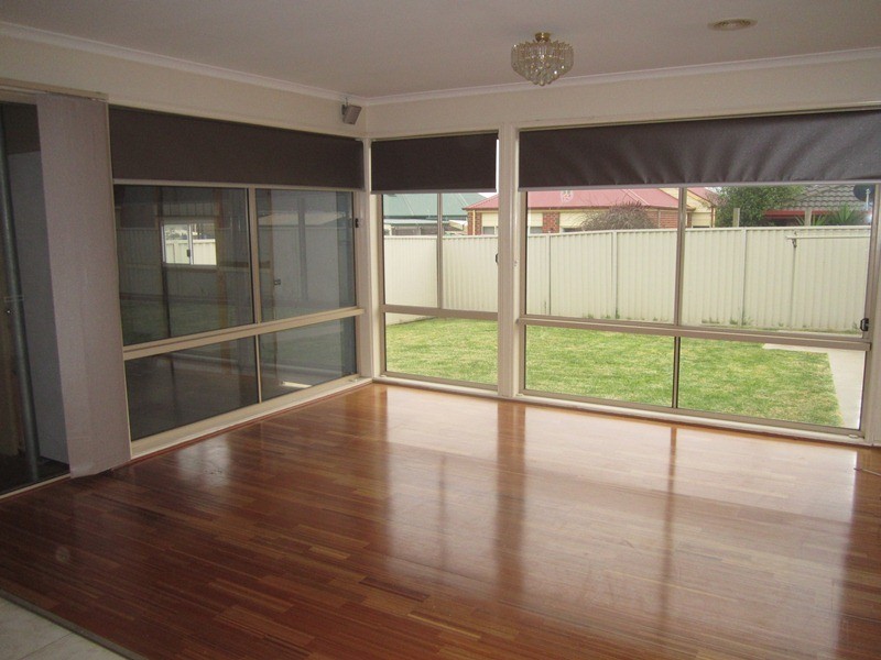 16 Cromwell Lane, Cranbourne East VIC 3977