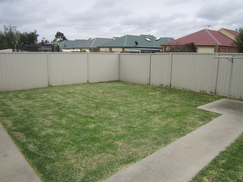 16 Cromwell Lane, Cranbourne East VIC 3977