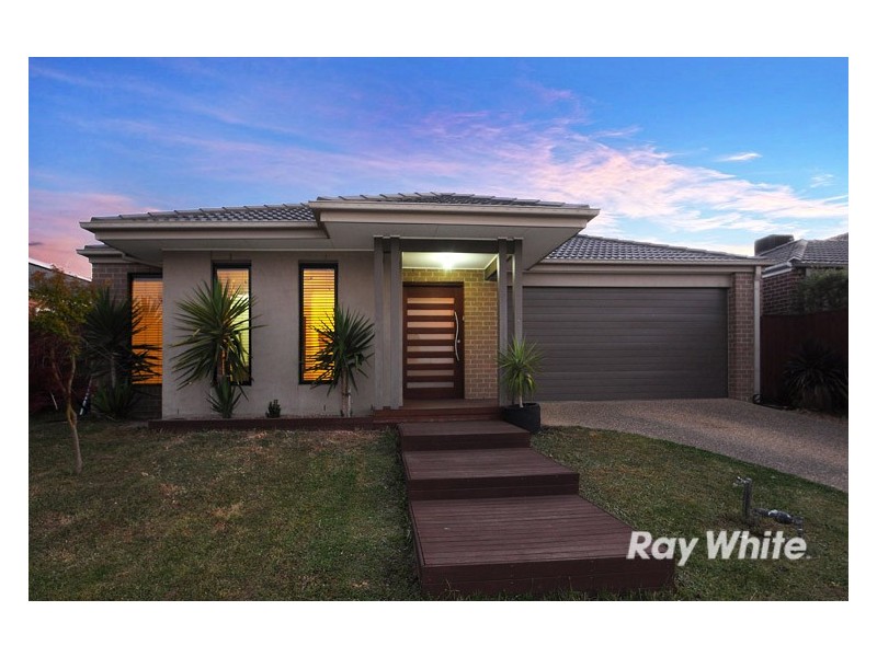 18 Powerscout Retreat, Cranbourne VIC 3977