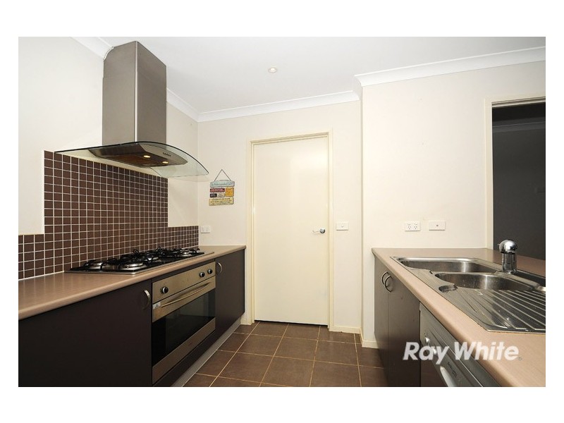 18 Powerscout Retreat, Cranbourne VIC 3977