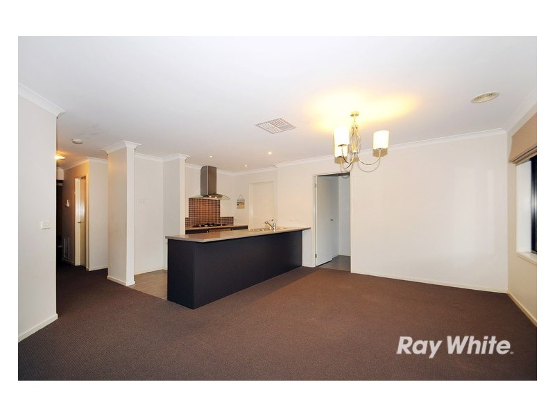 18 Powerscout Retreat, Cranbourne VIC 3977