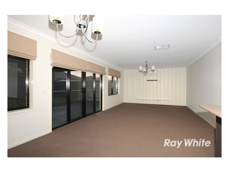 18 Powerscout Retreat, Cranbourne VIC 3977