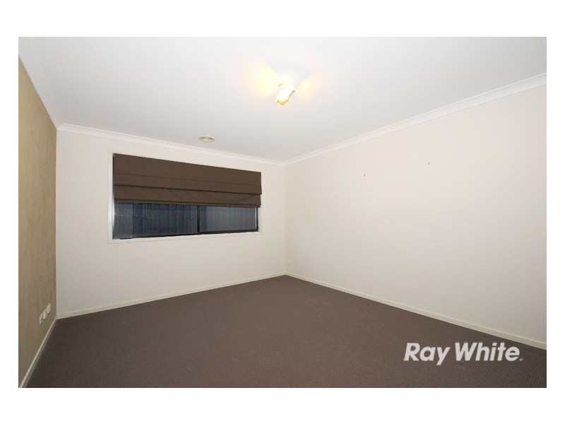 18 Powerscout Retreat, Cranbourne VIC 3977