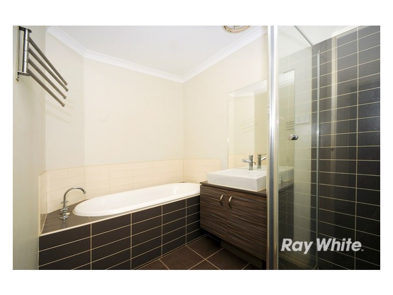 18 Powerscout Retreat, Cranbourne VIC 3977