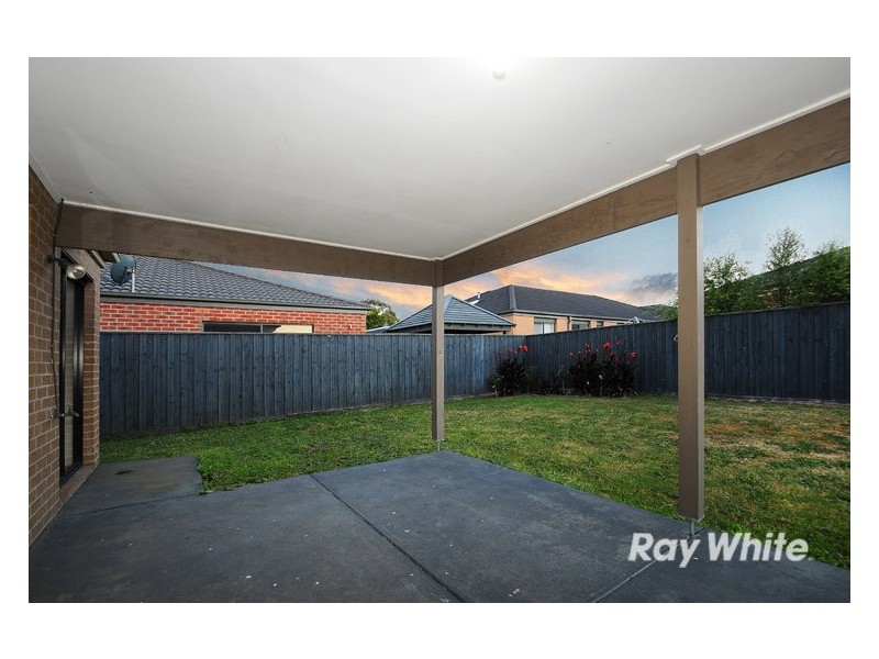 18 Powerscout Retreat, Cranbourne VIC 3977
