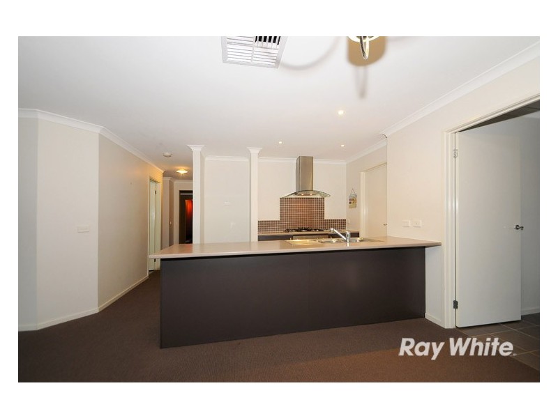 18 Powerscout Retreat, Cranbourne VIC 3977