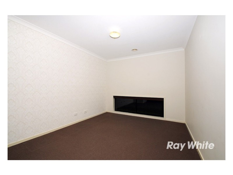 18 Powerscout Retreat, Cranbourne VIC 3977