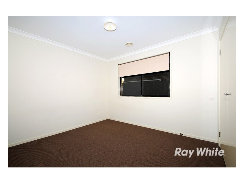 18 Powerscout Retreat, Cranbourne VIC 3977