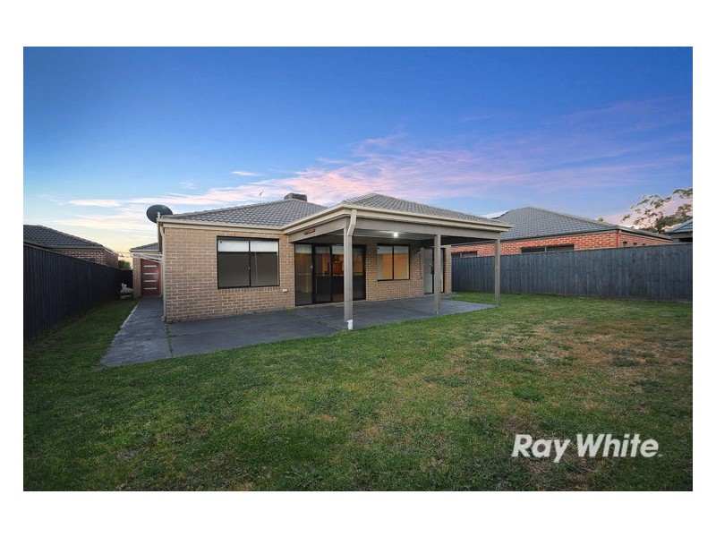 18 Powerscout Retreat, Cranbourne VIC 3977