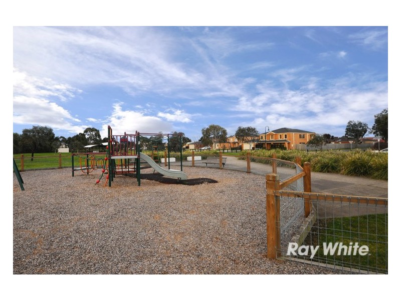 18 Powerscout Retreat, Cranbourne VIC 3977