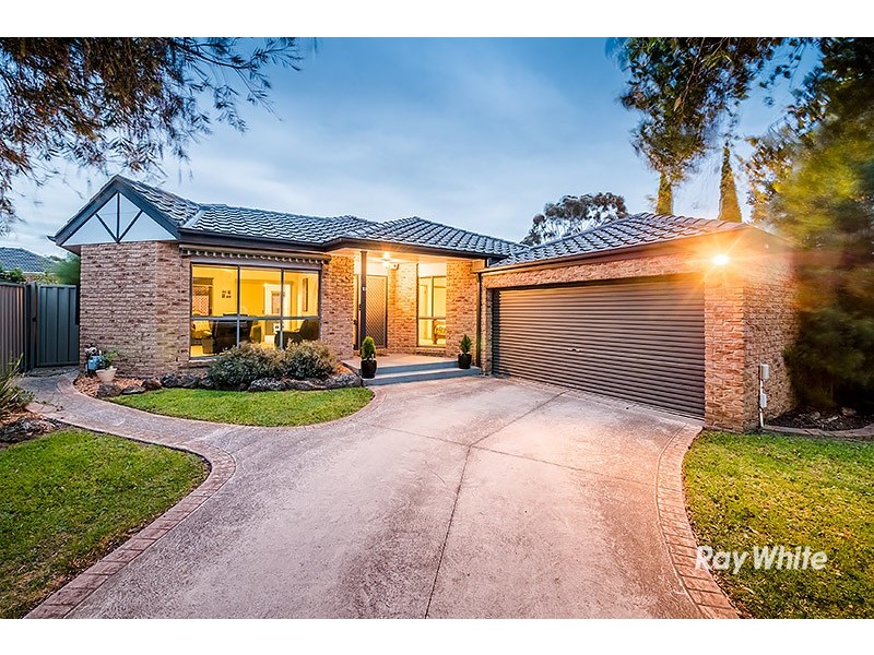 10 Annand Close, Cranbourne West VIC 3977