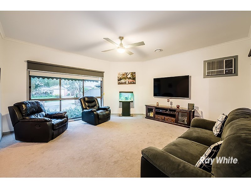 10 Annand Close, Cranbourne West VIC 3977