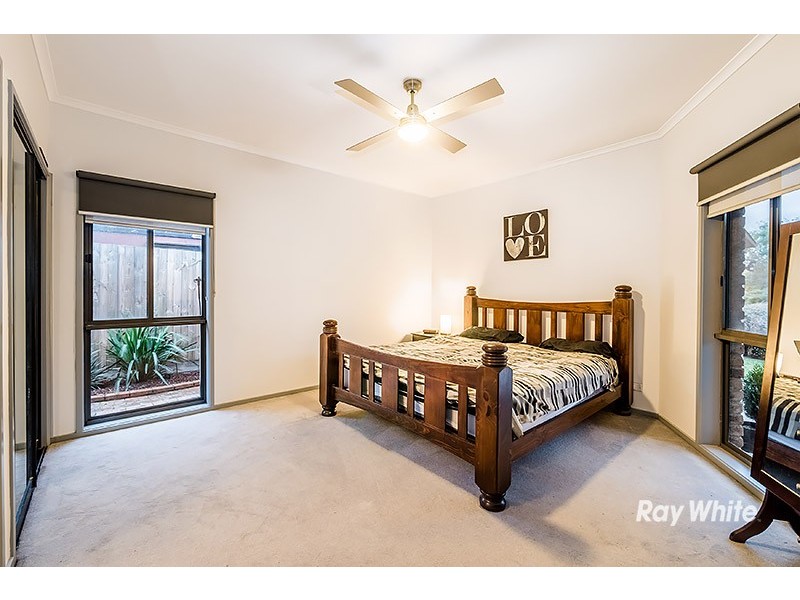 10 Annand Close, Cranbourne West VIC 3977