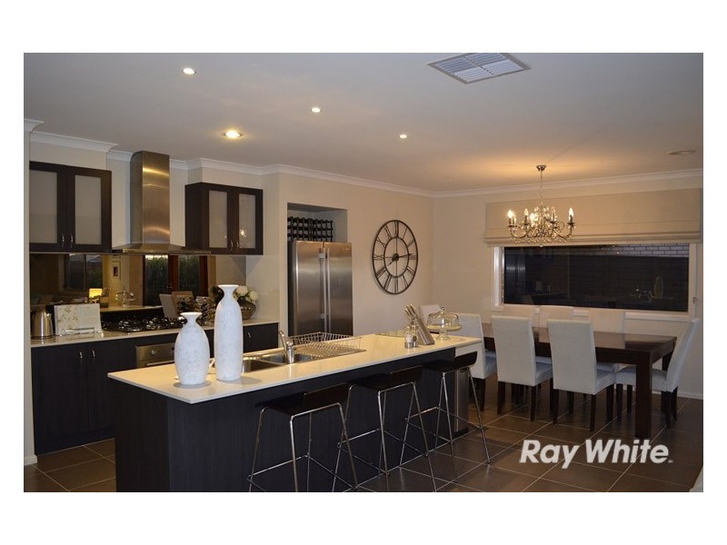 9 Elphin Close, Lynbrook VIC 3975