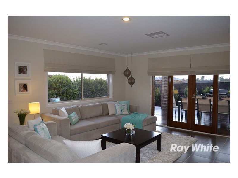 9 Elphin Close, Lynbrook VIC 3975