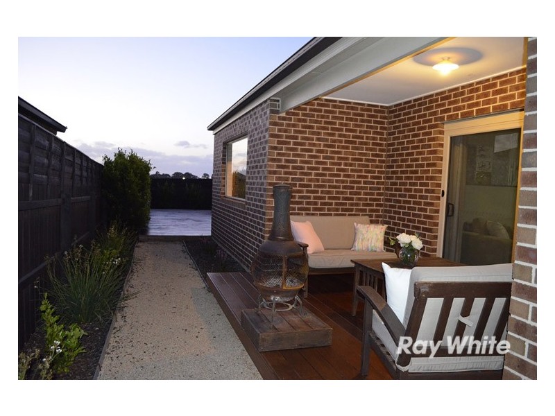 9 Elphin Close, Lynbrook VIC 3975