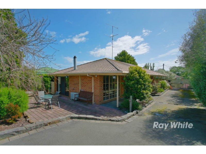 4 Maureen Close, Cranbourne West VIC 3977