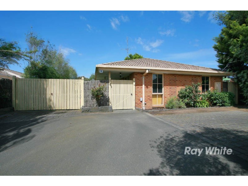 4 Maureen Close, Cranbourne West VIC 3977