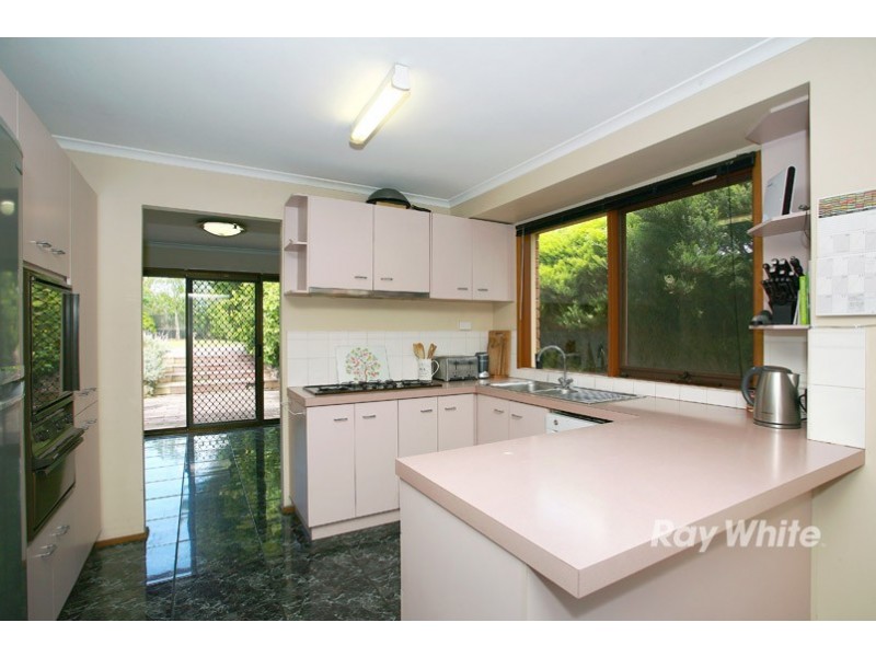 4 Maureen Close, Cranbourne West VIC 3977