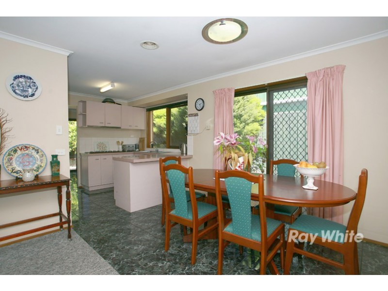 4 Maureen Close, Cranbourne West VIC 3977