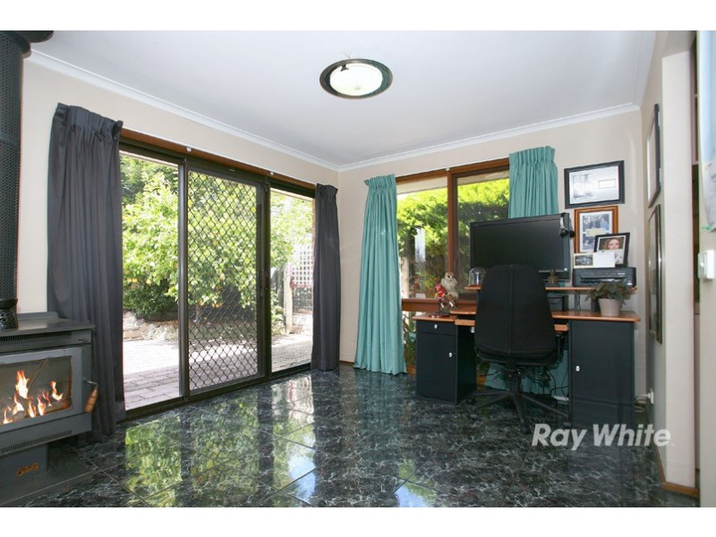 4 Maureen Close, Cranbourne West VIC 3977