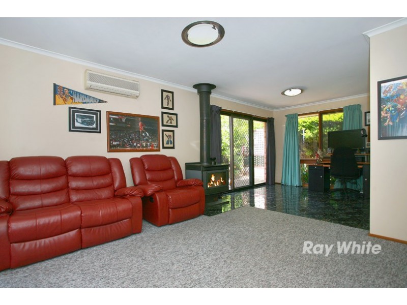 4 Maureen Close, Cranbourne West VIC 3977