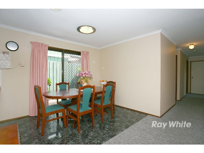 4 Maureen Close, Cranbourne West VIC 3977