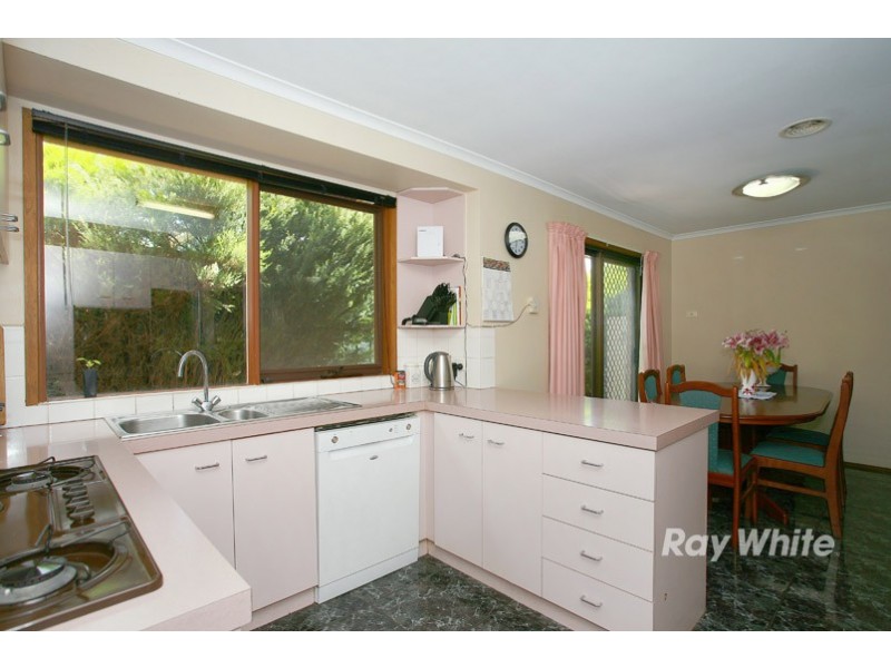 4 Maureen Close, Cranbourne West VIC 3977