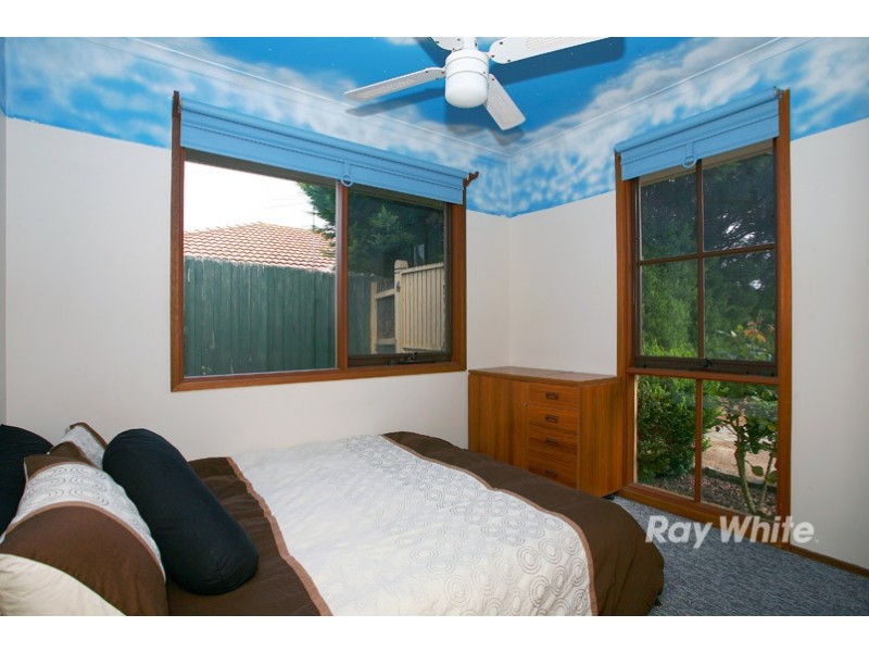 4 Maureen Close, Cranbourne West VIC 3977