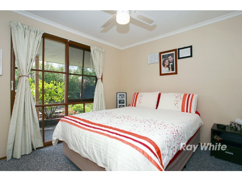 4 Maureen Close, Cranbourne West VIC 3977