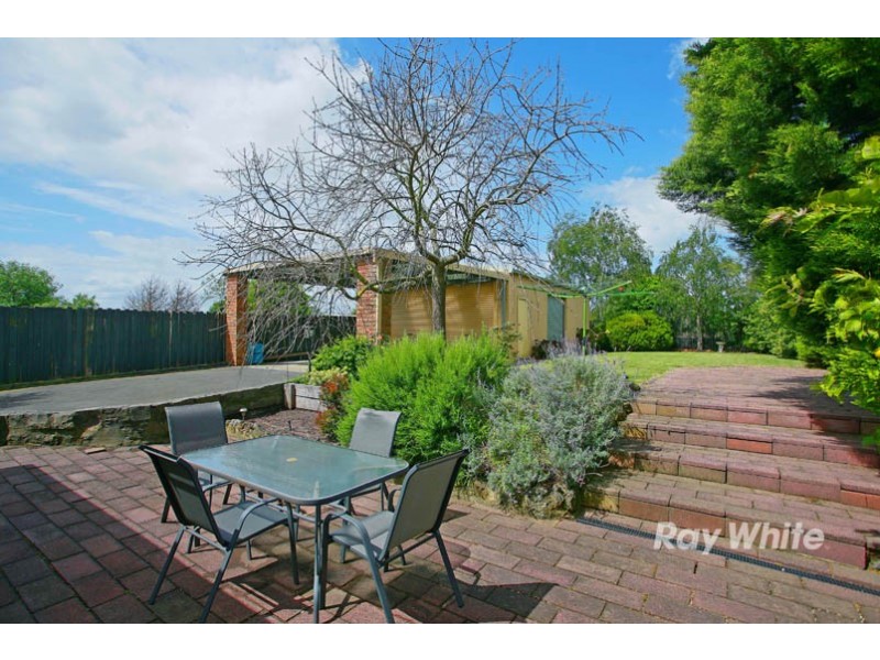 4 Maureen Close, Cranbourne West VIC 3977