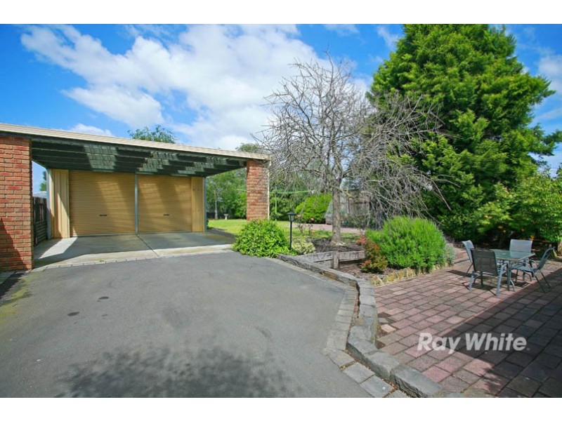 4 Maureen Close, Cranbourne West VIC 3977