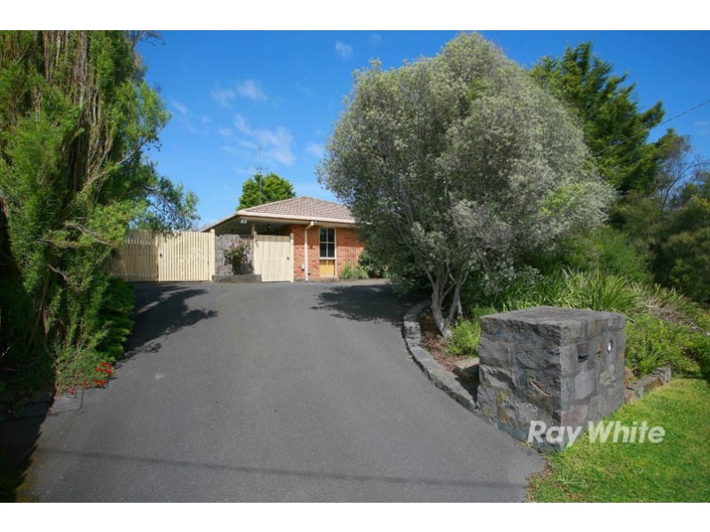 4 Maureen Close, Cranbourne West VIC 3977